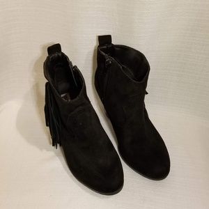 Madden Girl Blk Poncho Fringe Ankle Booties 7.5M